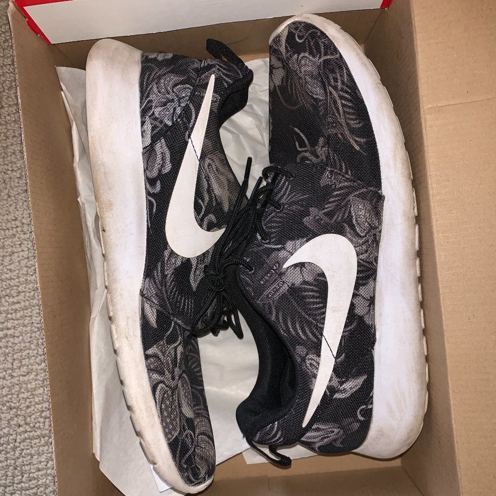 Nike Rosherun Floral Print Size 10.5